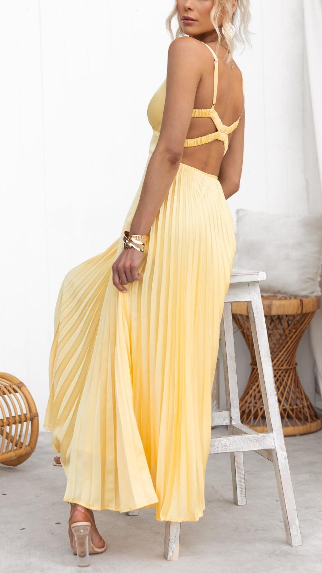 Aby | Plissiertes Maxikleid mit V-Ausschnitt und Taillenbetonung