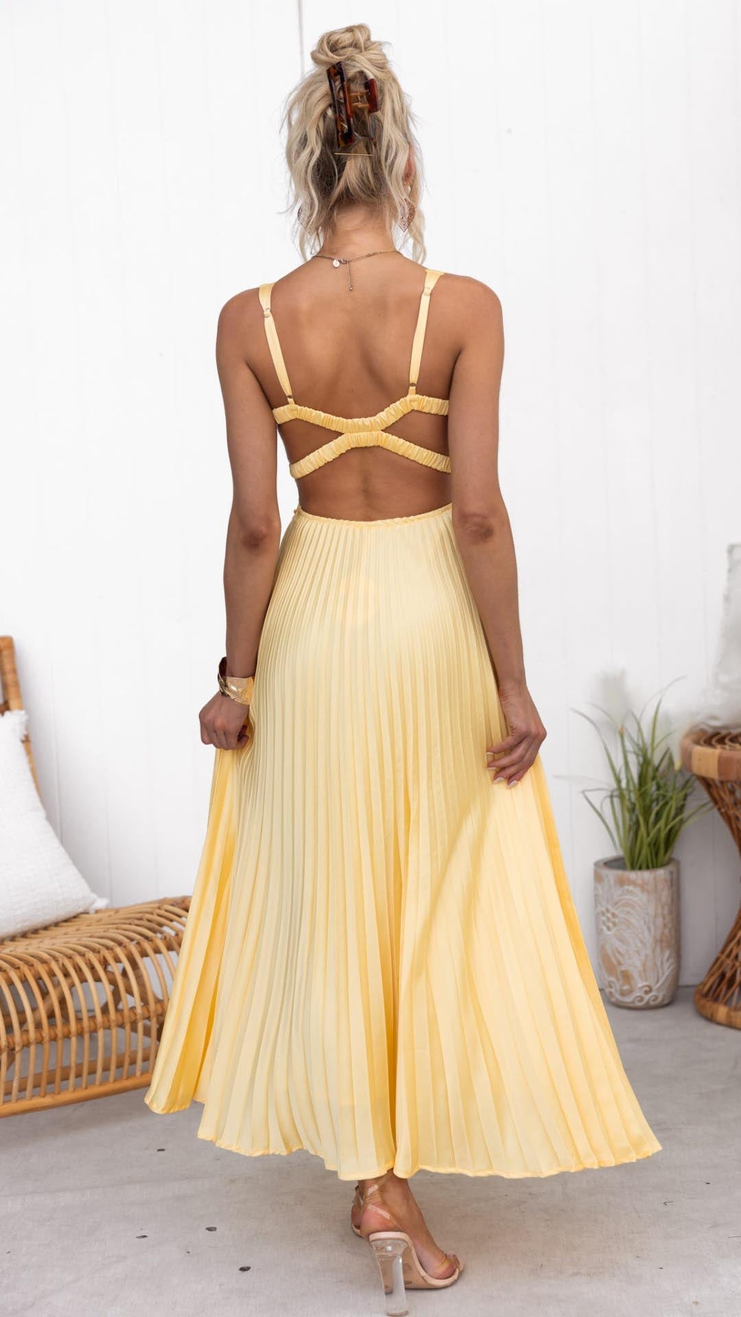 Aby | Plissiertes Maxikleid mit V-Ausschnitt und Taillenbetonung