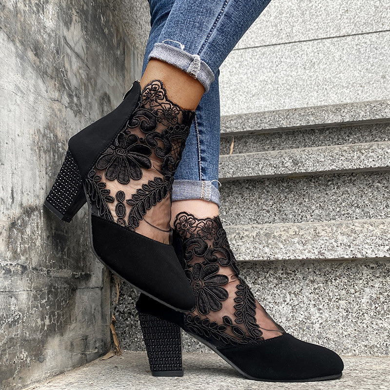 Mia Schnürstiefeletten | Elegante florale Spitze