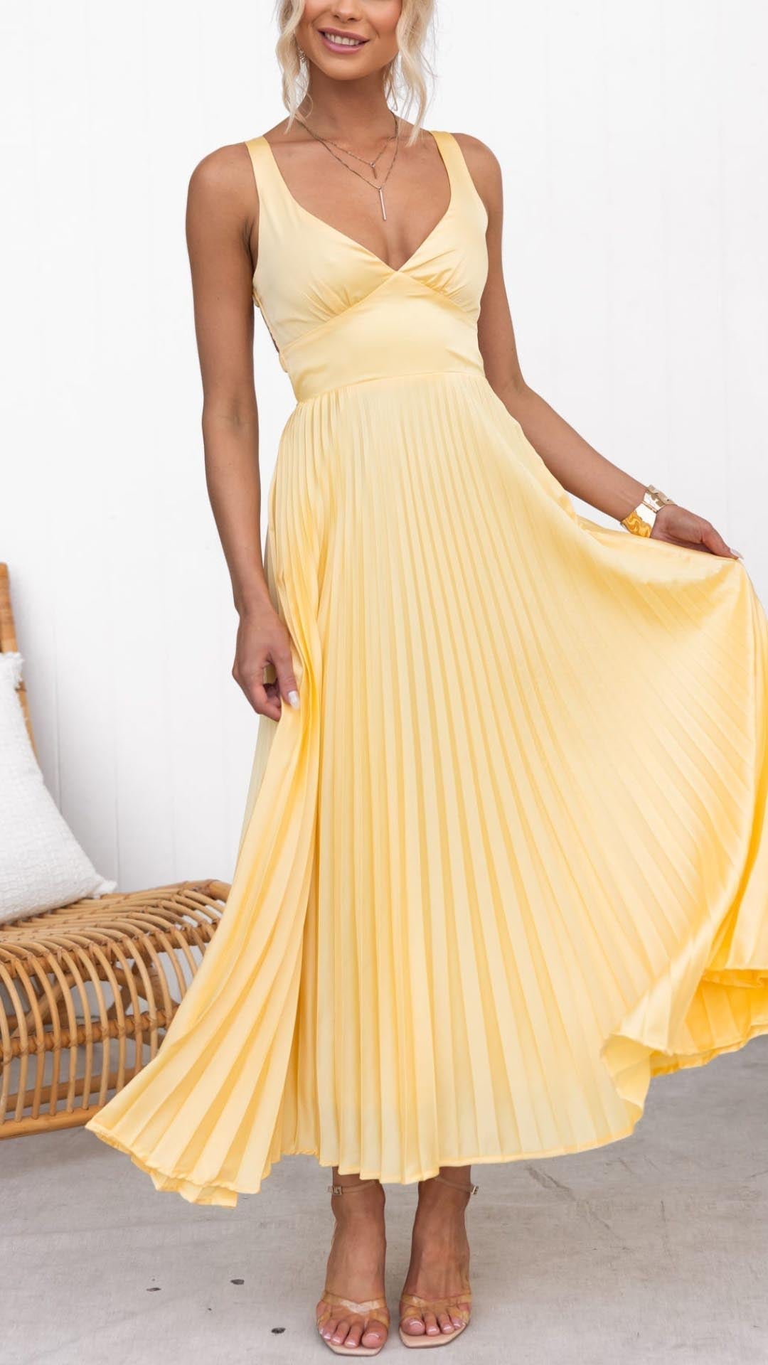 Aby | Plissiertes Maxikleid mit V-Ausschnitt und Taillenbetonung