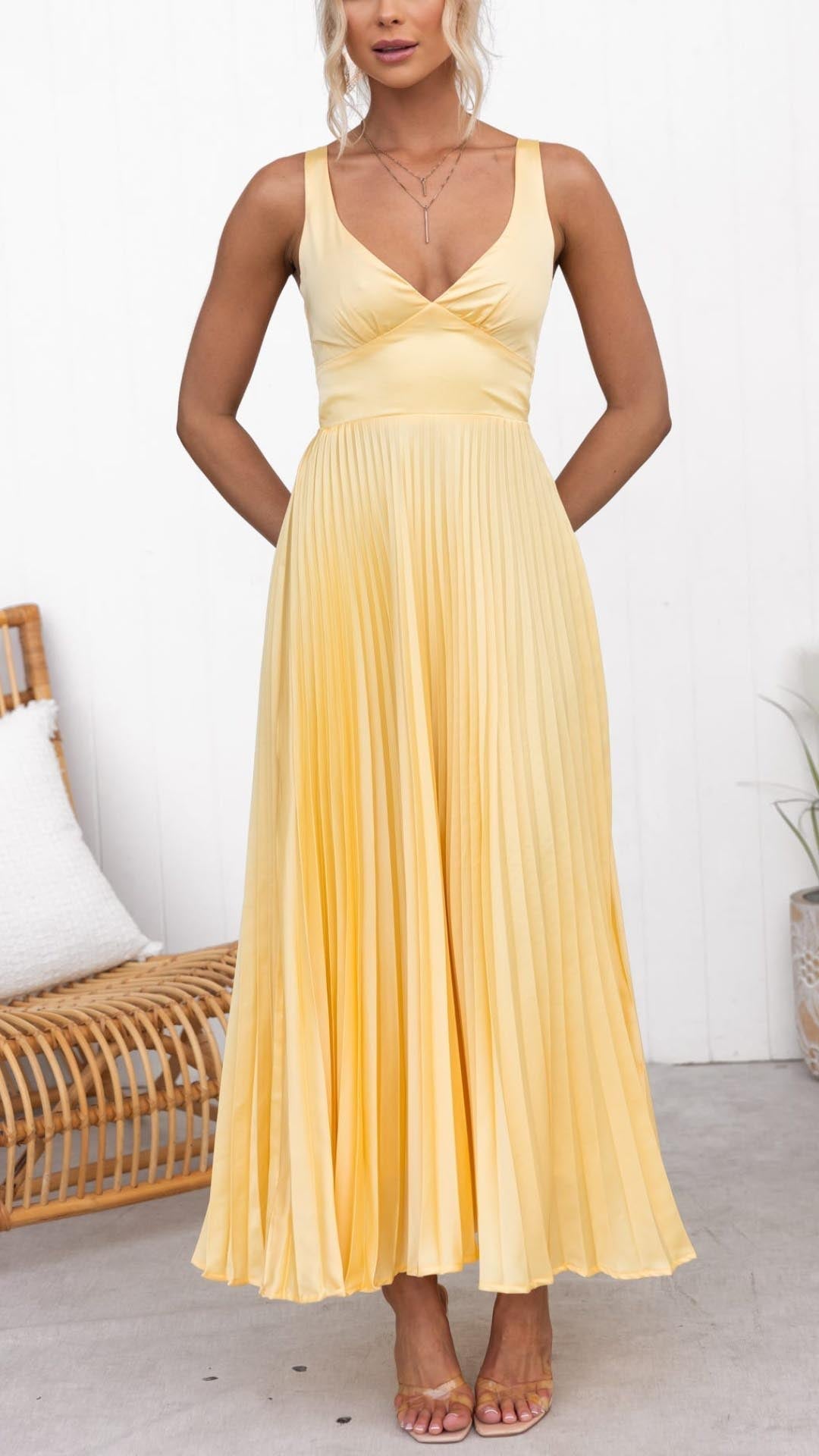 Aby | Plissiertes Maxikleid mit V-Ausschnitt und Taillenbetonung