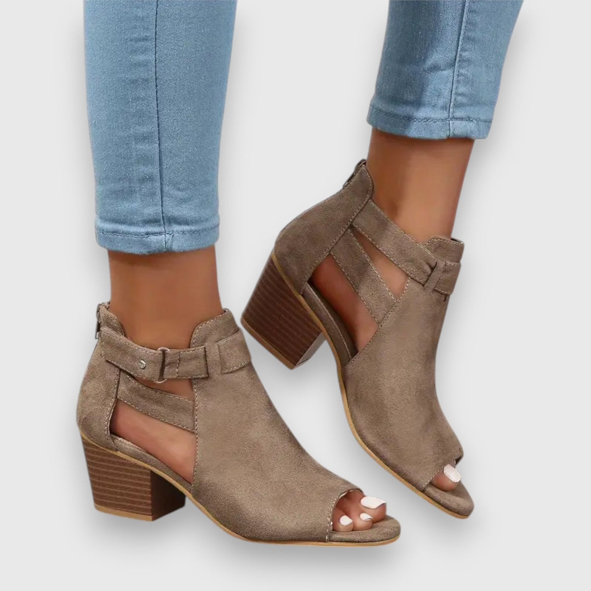 Nadia Blockabsatz-Sandalen | Retro-Cut-Out-Look